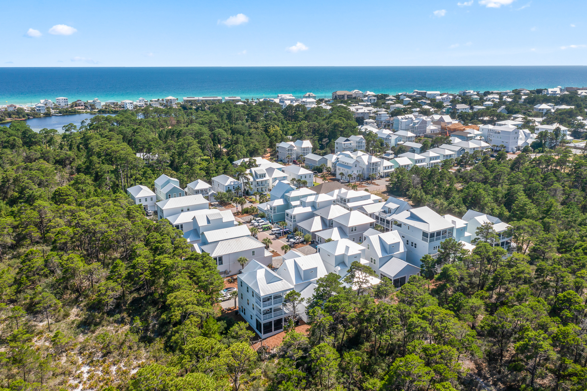  Like-New Coastal Retreat with Rare Privacy and Porches on Every Level - 物件實景