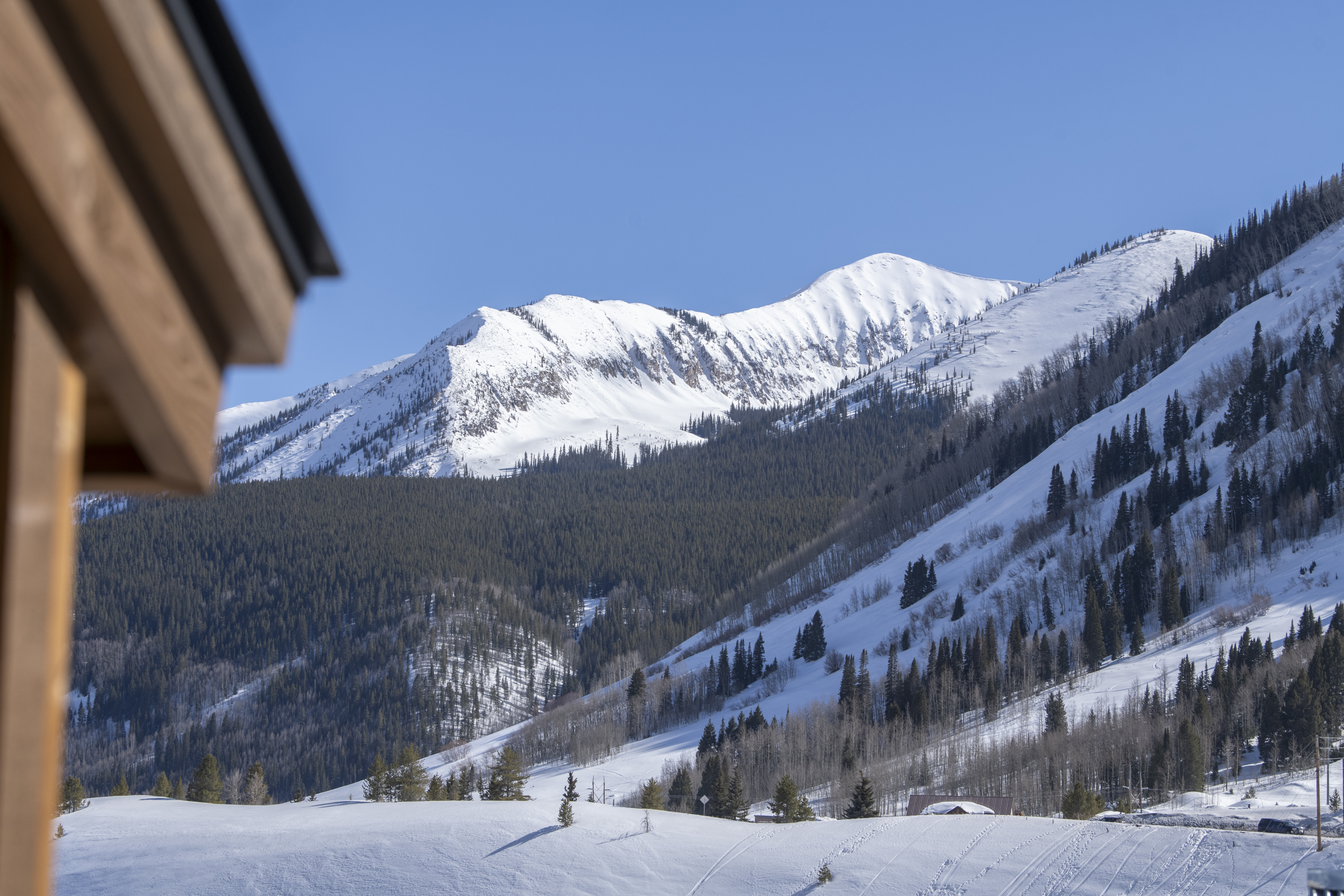  Big And Beautiful In The Desirable And Peaceful East End Of Town - 物件實景