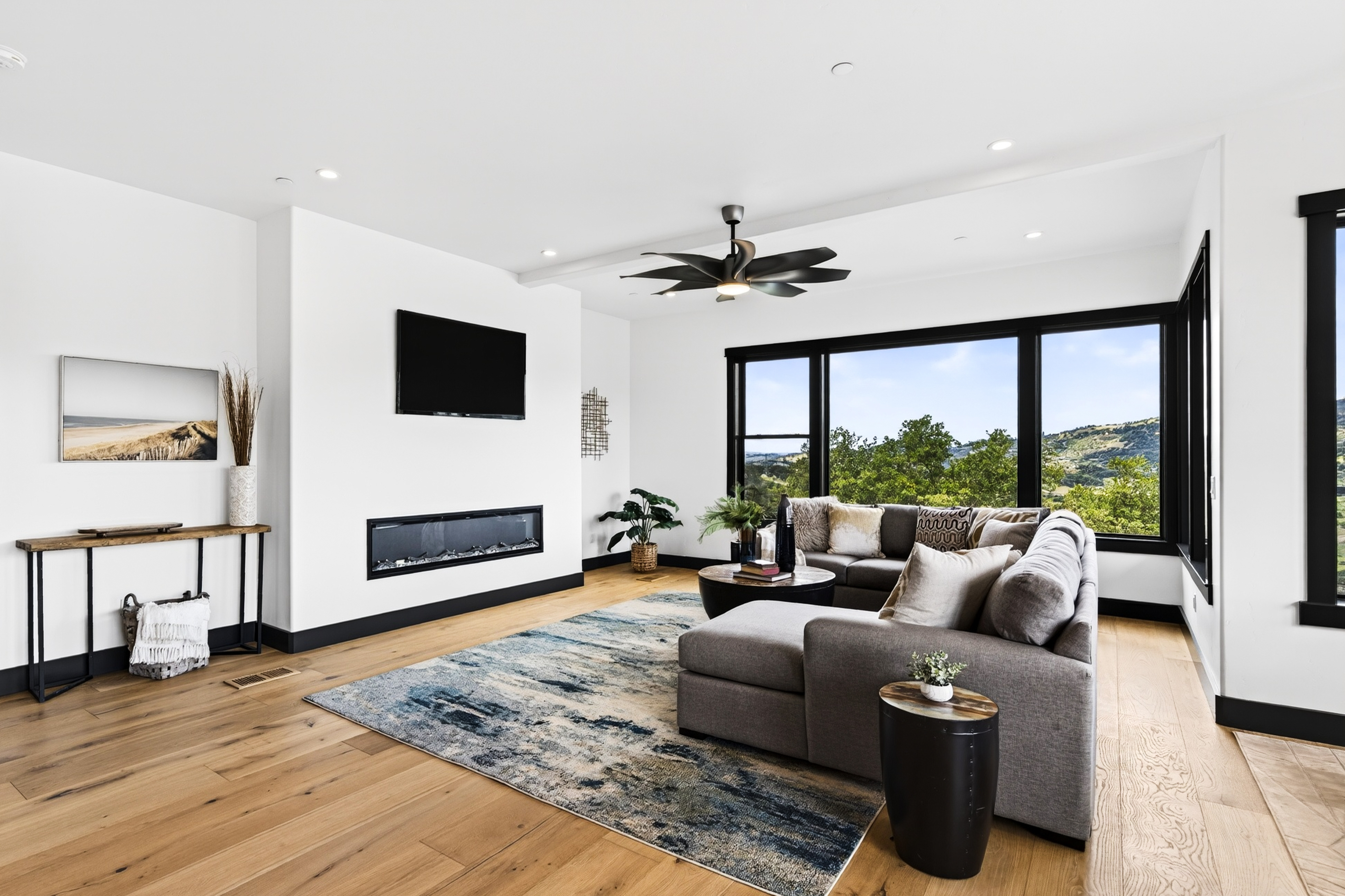  Stunning New Build - 物件實景