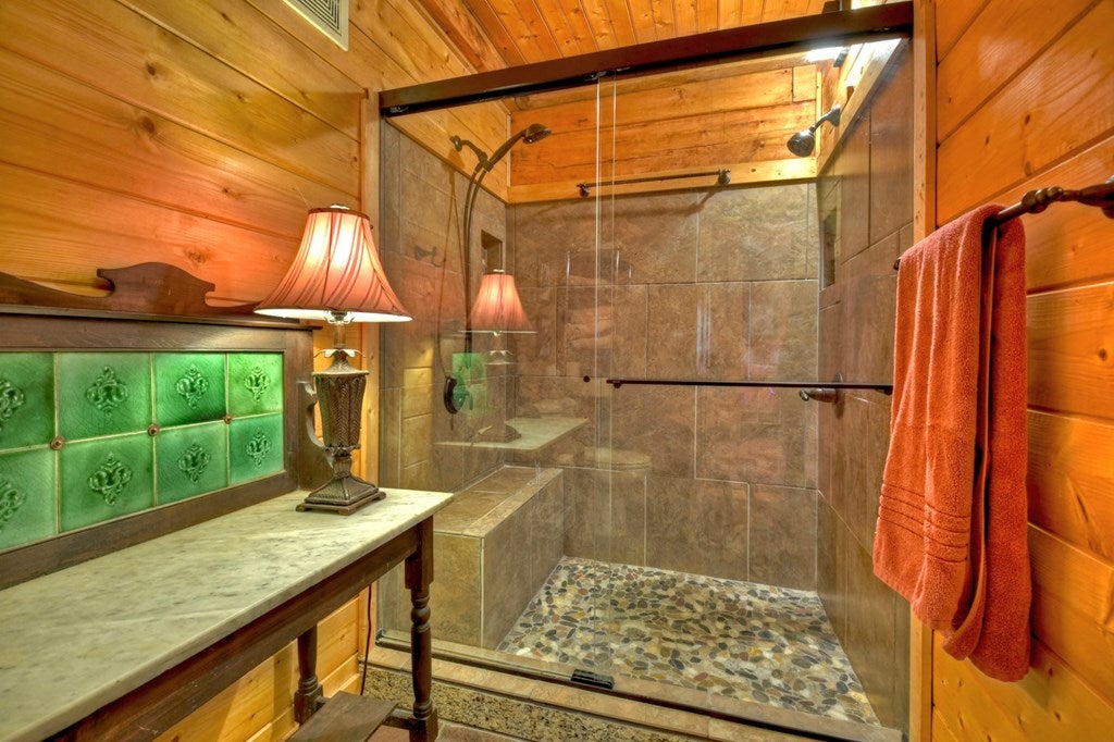 Blue Ridge, Georgia, 30513, United States, 5 Bedrooms Bedrooms, ,3 BathroomsBathrooms,Residential,For Sale,1858988