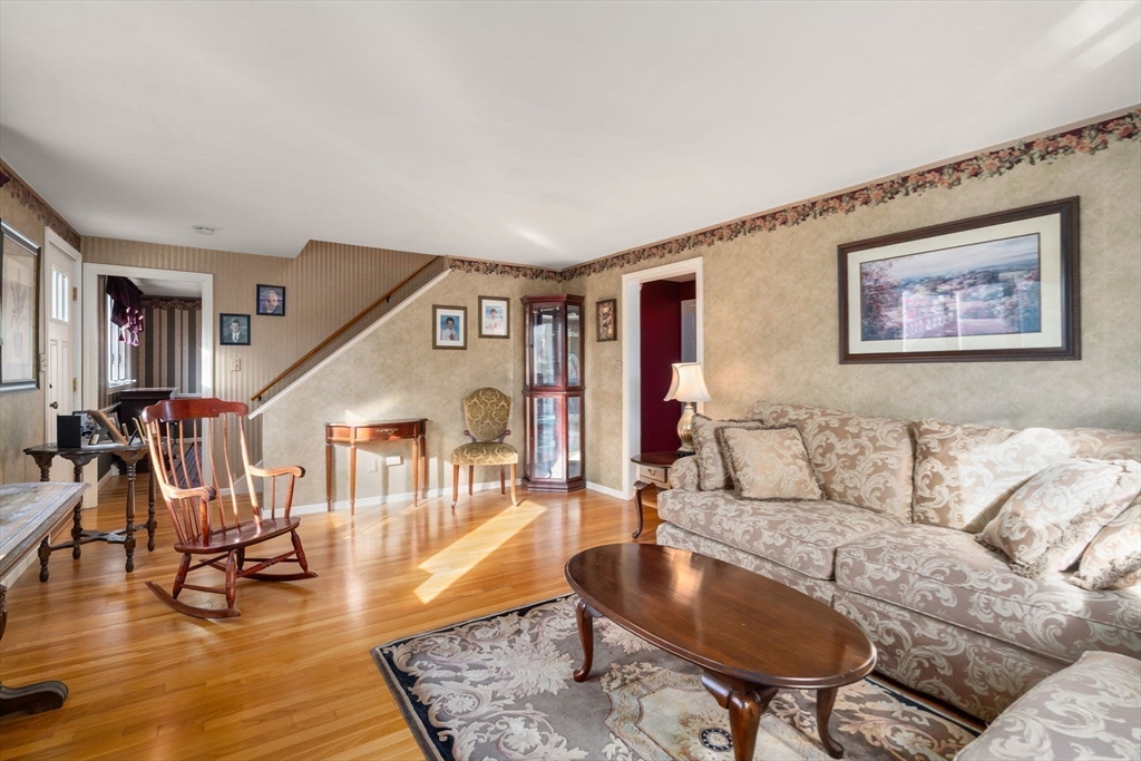 Lowell, Massachusetts, 01851, United States, 4 Bedrooms Bedrooms, ,2 BathroomsBathrooms,Residential,For Sale,1987726