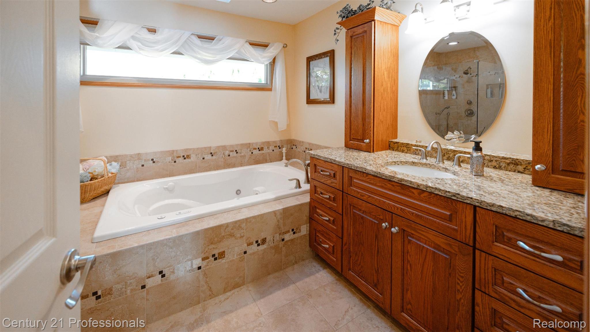 RochesterHills, Michigan, 48309, United States, 4 Bedrooms Bedrooms, ,4 BathroomsBathrooms,Residential,For Sale,1980404