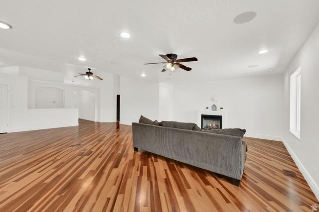 Syracuse, Utah, 84075, United States, 4 Bedrooms Bedrooms, ,3 BathroomsBathrooms,Residential,For Sale,2048883