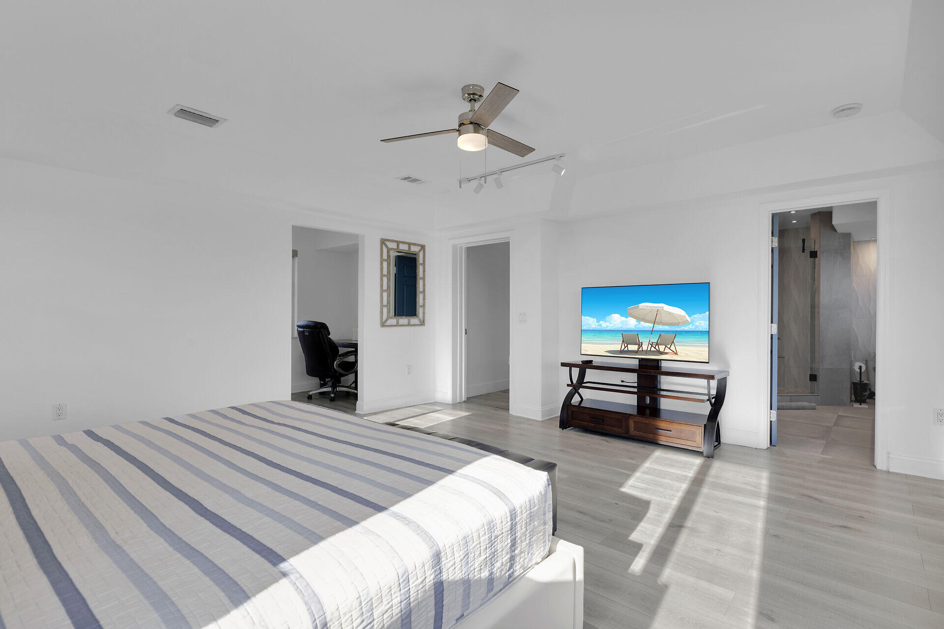 MARATHON, Florida, 33050, United States, 4 Bedrooms Bedrooms, ,3 BathroomsBathrooms,Residential,For Sale,1996240