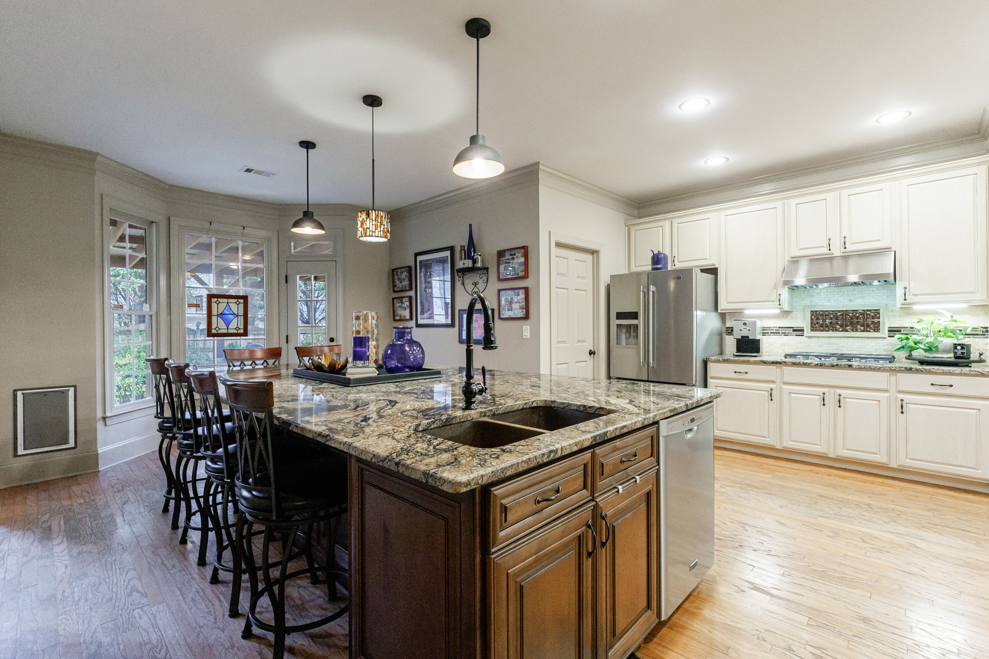  Beautifully Updated and Well Maintained Home in Sought-after Highcroft Community - 物件實景