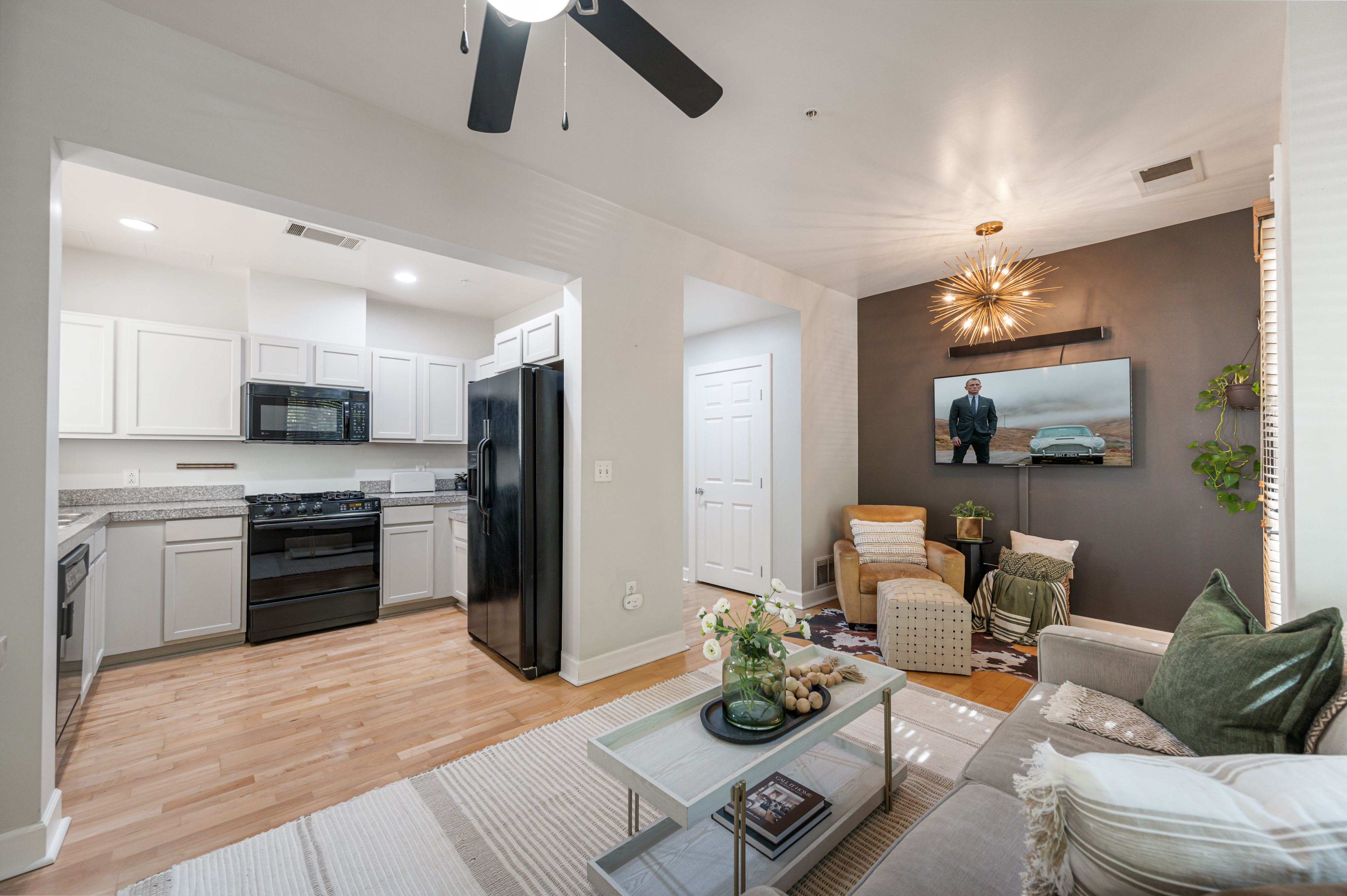  Spacious 1-Bedroom Main Floor Condo in a Prime Location - 物件實景