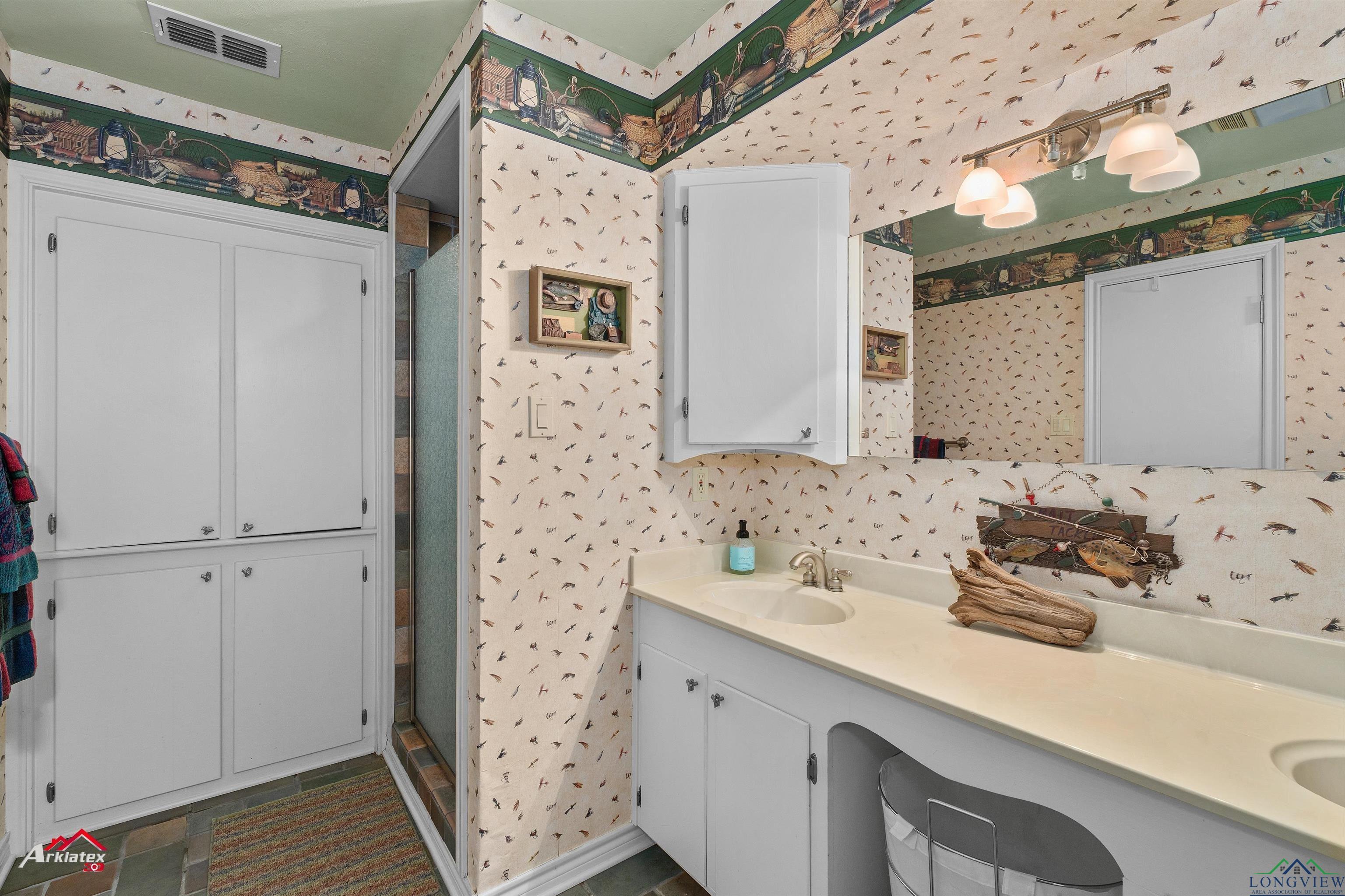 Marshall, Texas, 75672-4947, United States, 3 Bedrooms Bedrooms, ,4 BathroomsBathrooms,Residential,For Sale,1982293