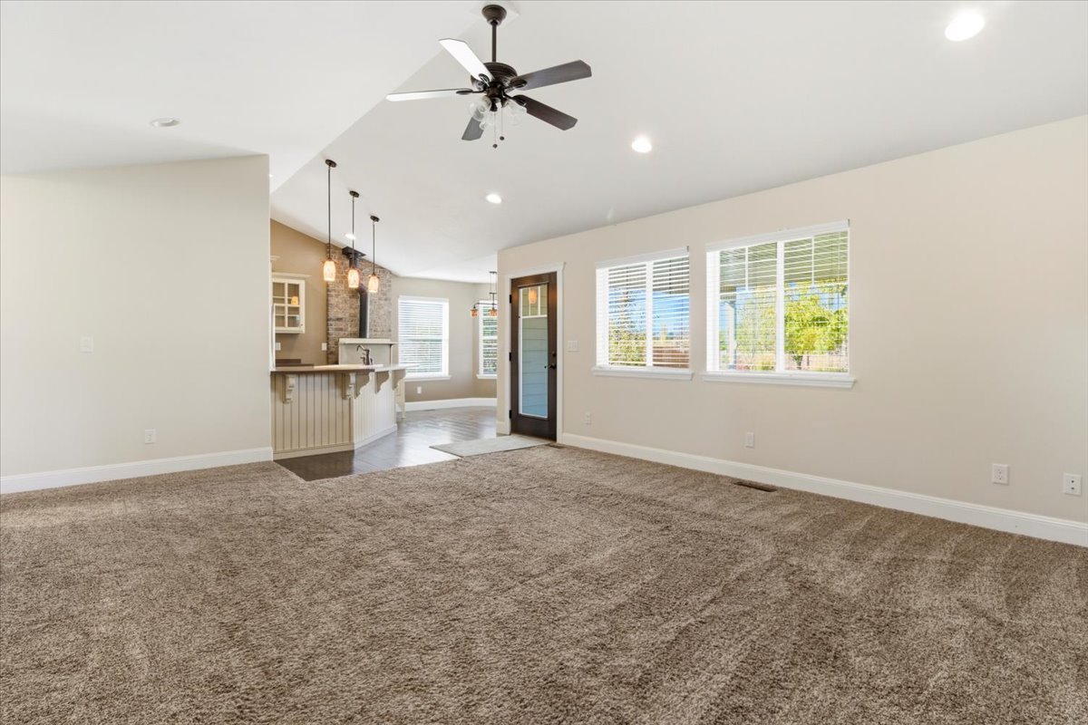 CENTRAL VALLEY, Utah, 84754, United States, 4 Bedrooms Bedrooms, ,3 BathroomsBathrooms,Residential,For Sale,1973038