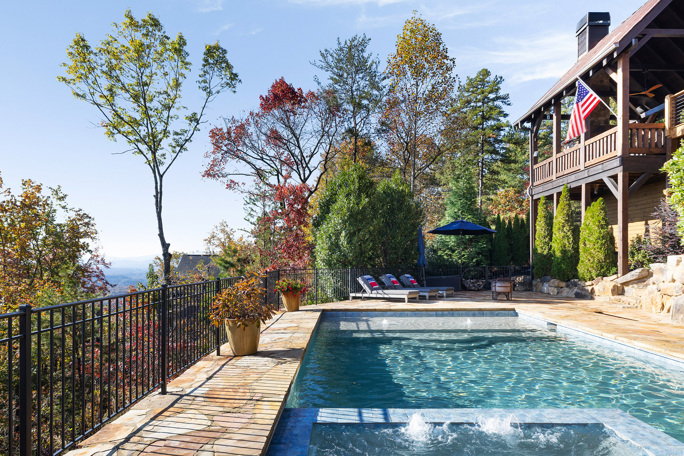  Mineral Bluff Retreat Offers Resort-caliber Outdoor Living and Sweeping Views - 物件實景