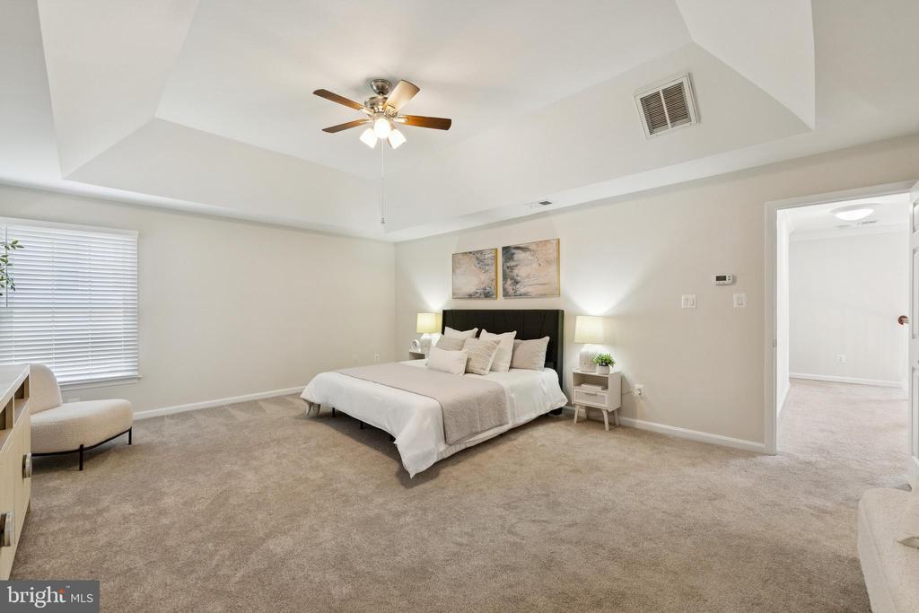 Fairfax Station, Virginia, 22039, United States, 5 Bedrooms Bedrooms, ,4 BathroomsBathrooms,Residential,For Sale,1887245