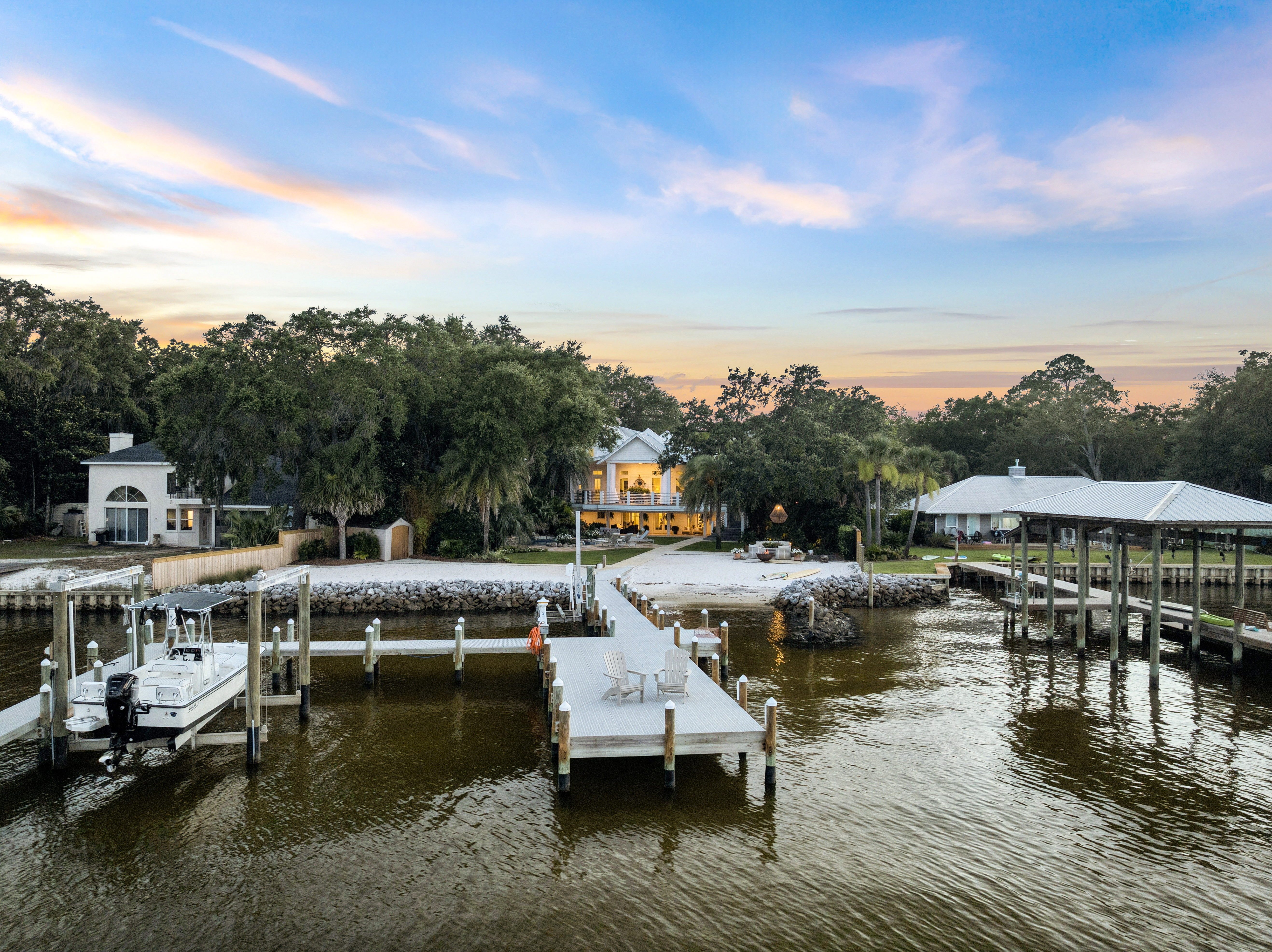  Private Bayfront Estate with Deep Water Dock and Sandy Beach - 物件實景