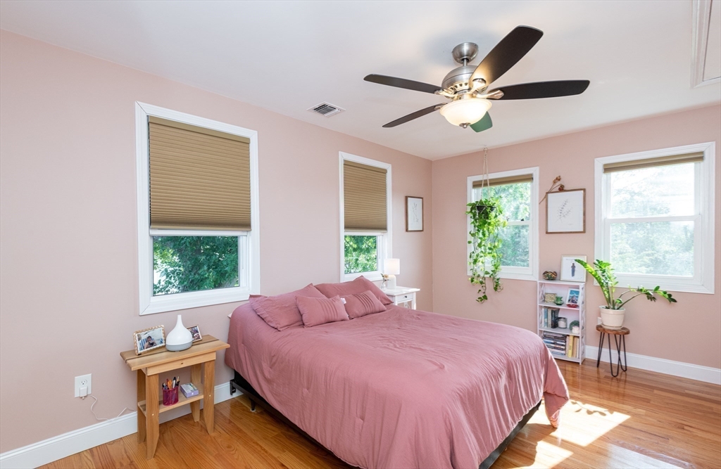 Lynn, Massachusetts, 01904, United States, 2 Bedrooms Bedrooms, ,4 BathroomsBathrooms,Residential,For Sale,1975841