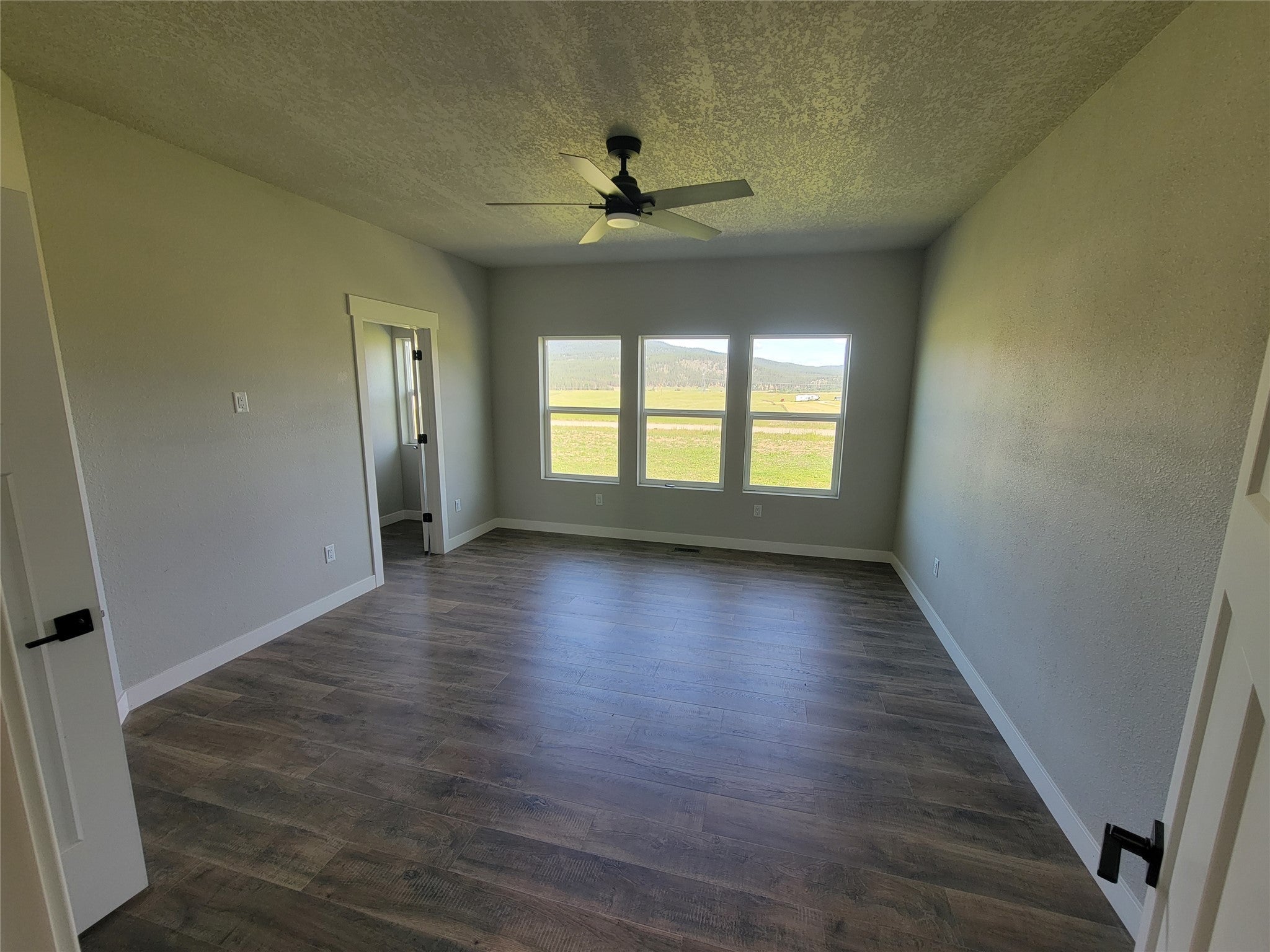 Plains, Montana, 59859, United States, 6 Bedrooms Bedrooms, ,3 BathroomsBathrooms,Residential,For Sale,1866900