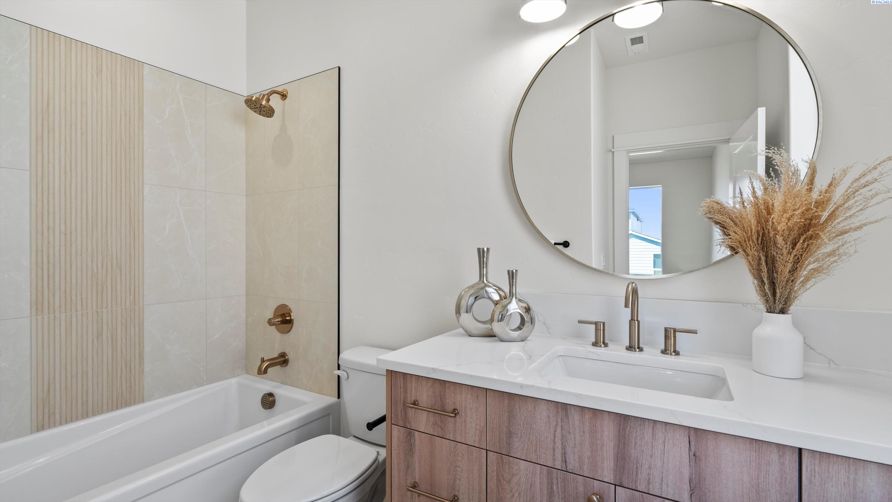 Richland, Washington, 99352, United States, 4 Bedrooms Bedrooms, ,3 BathroomsBathrooms,Residential,For Sale,1996125