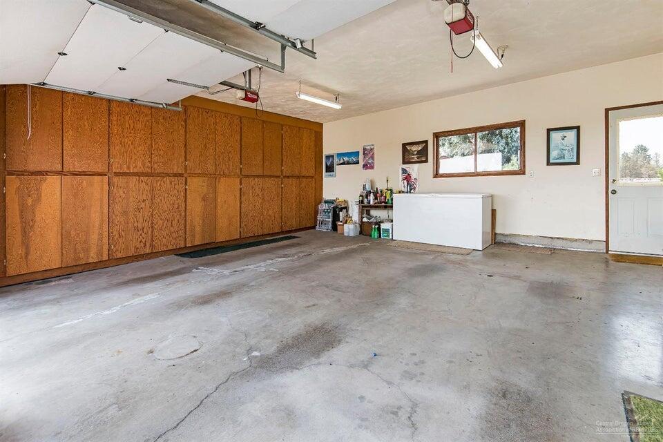 Sisters, Oregon, 97759, United States, 3 Bedrooms Bedrooms, ,3 BathroomsBathrooms,Residential,For Sale,1917351