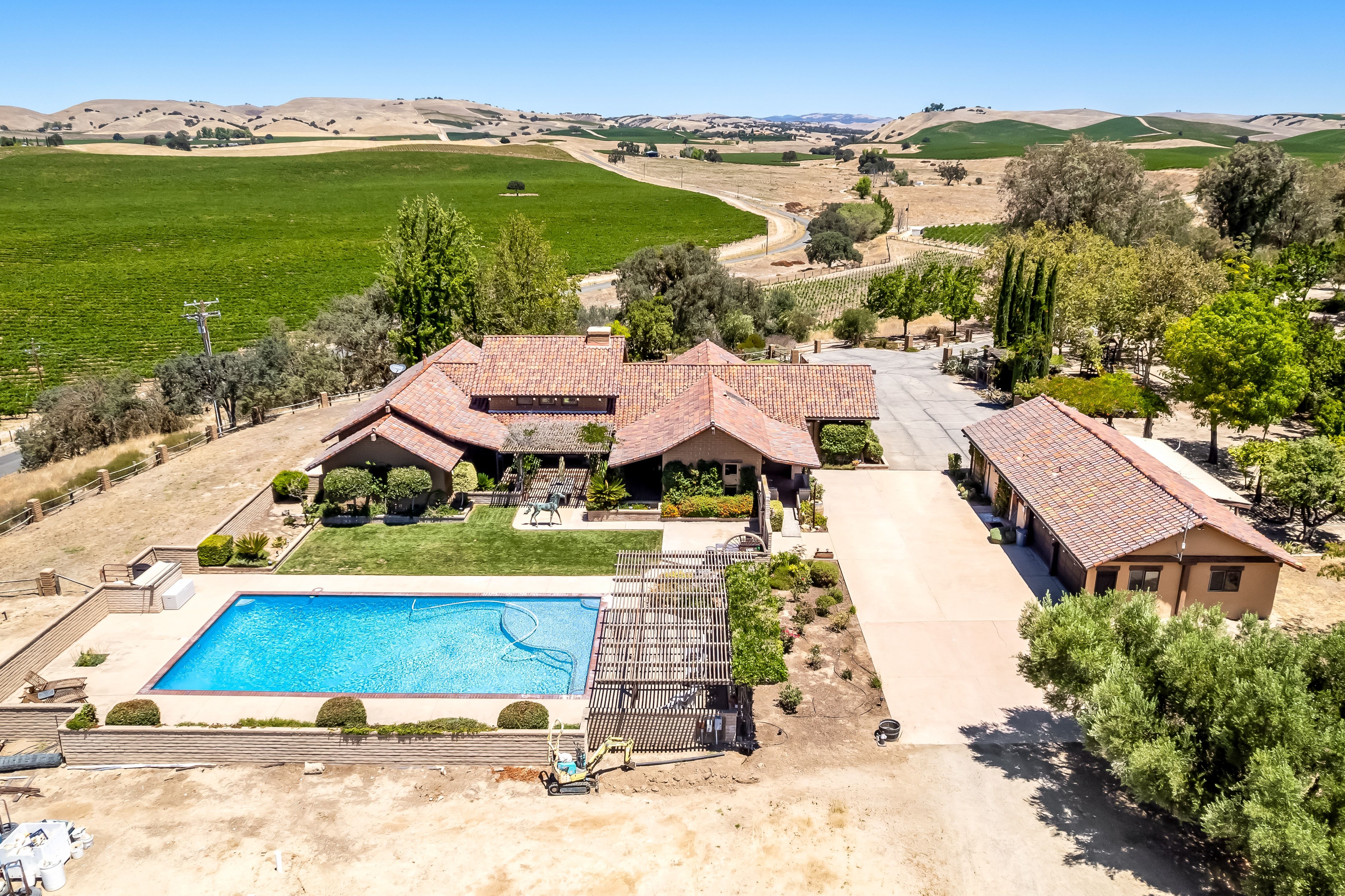  2995 Pleasant Valley Road - 物件實景