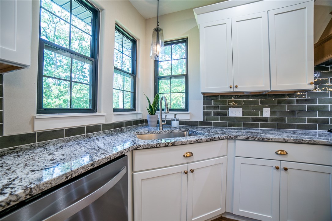 Bella Vista, Arkansas, 72714, United States, 3 Bedrooms Bedrooms, ,3 BathroomsBathrooms,Residential,For Sale,1959156