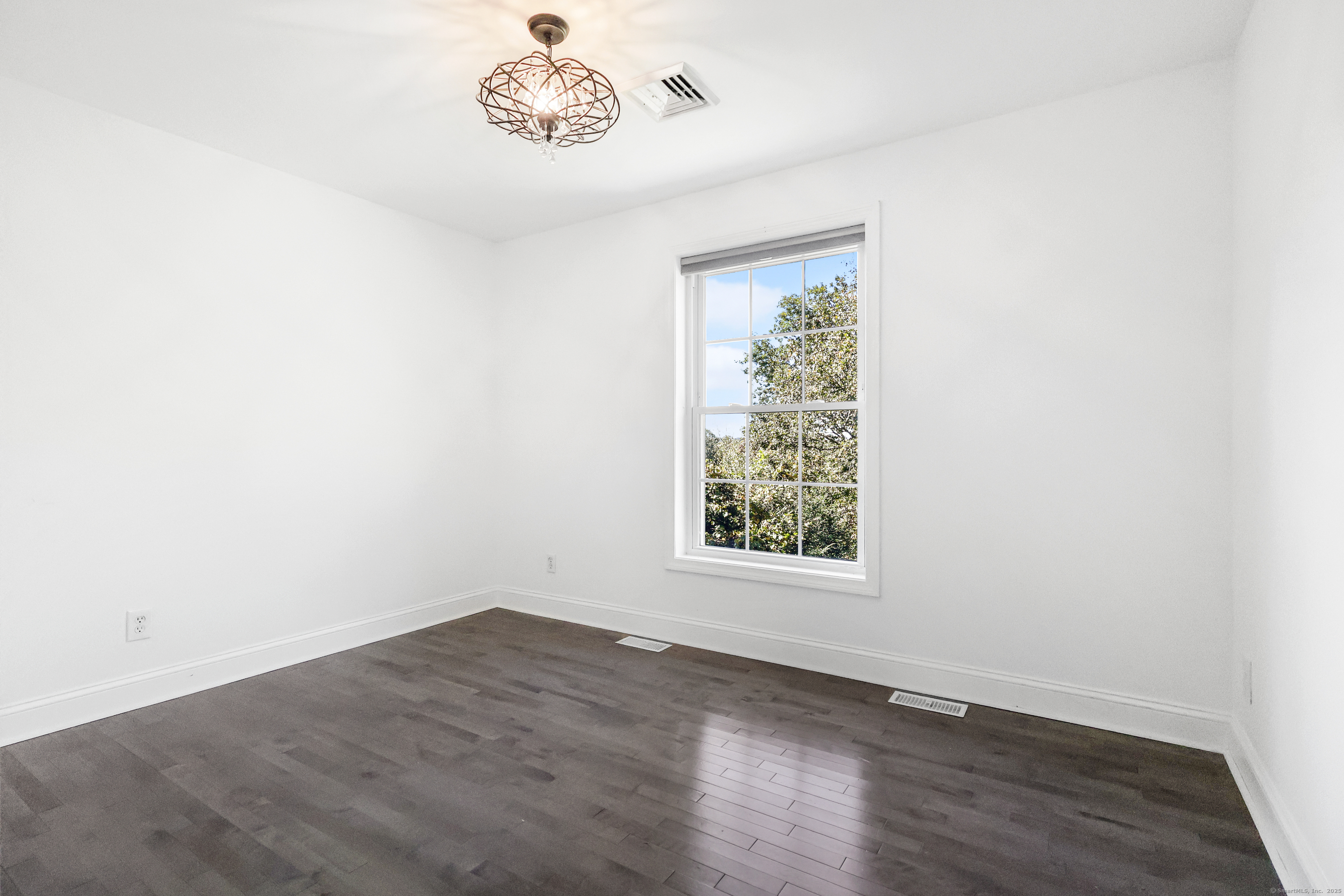 Newtown, Connecticut, 06470, United States, 5 Bedrooms Bedrooms, ,5 BathroomsBathrooms,Residential,For Sale,1960468