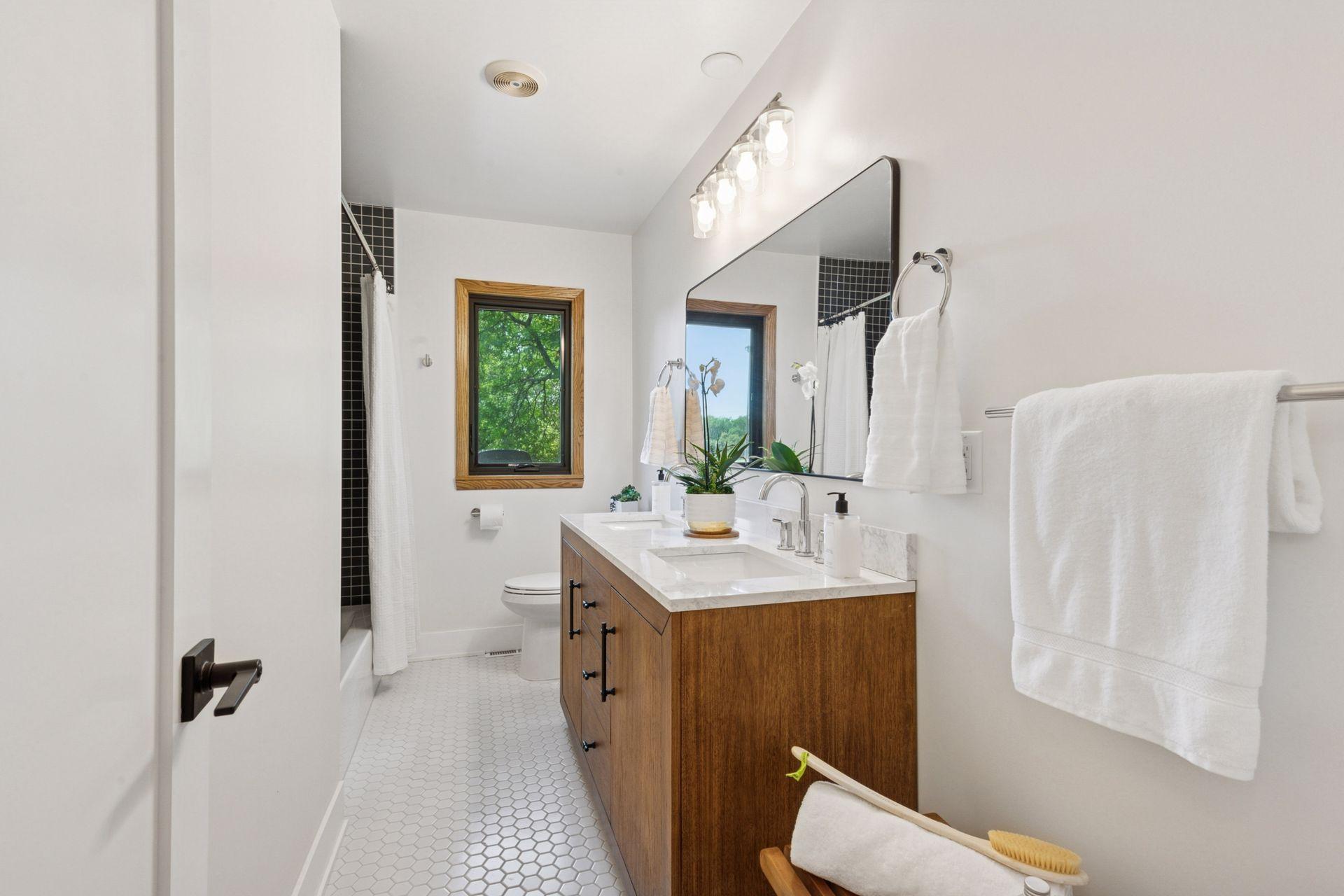 Golden Valley, Minnesota, 55427, United States, 5 Bedrooms Bedrooms, ,1 BathroomBathrooms,Residential,For Sale,1903396