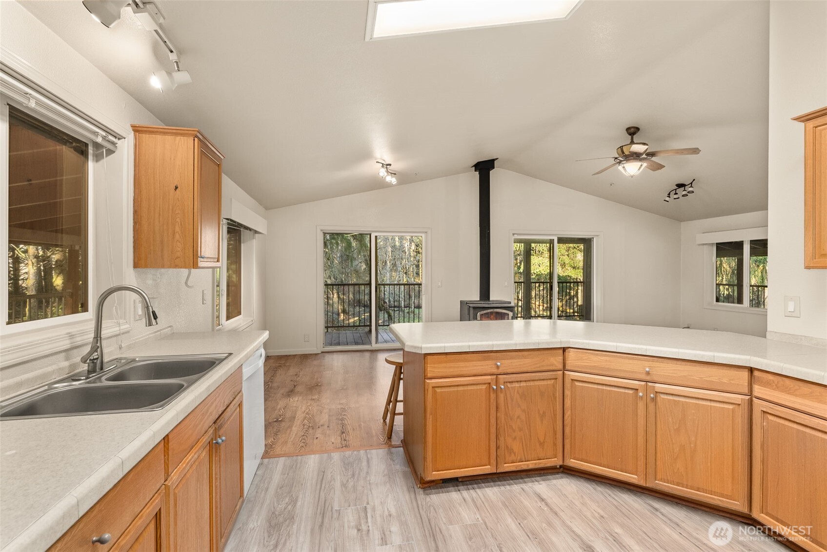 Chehalis, Washington, 98532, United States, 2 Bedrooms Bedrooms, ,1 BathroomBathrooms,Residential,For Sale,2002631