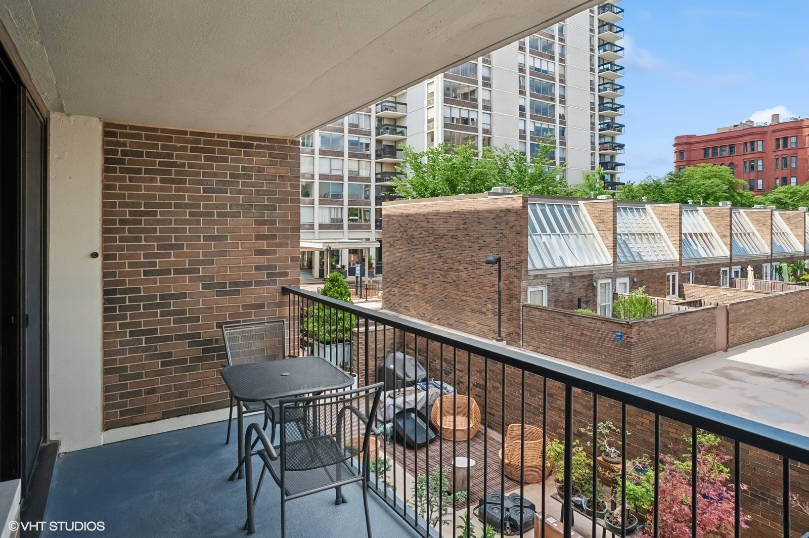 Chicago, Illinois, 60610, United States, 2 Bedrooms Bedrooms, ,2 BathroomsBathrooms,Residential,For Sale,1927209