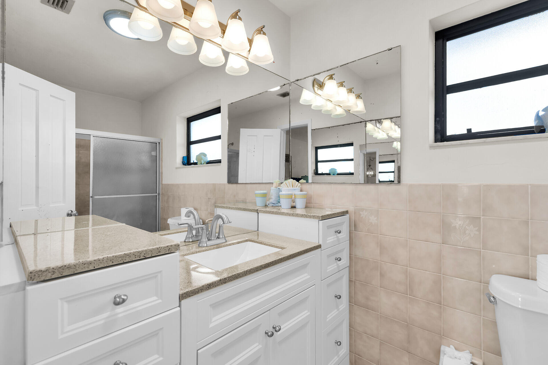 ISLAMORADA, Florida, 33036, United States, 2 Bedrooms Bedrooms, ,2 BathroomsBathrooms,Residential,For Sale,1988156