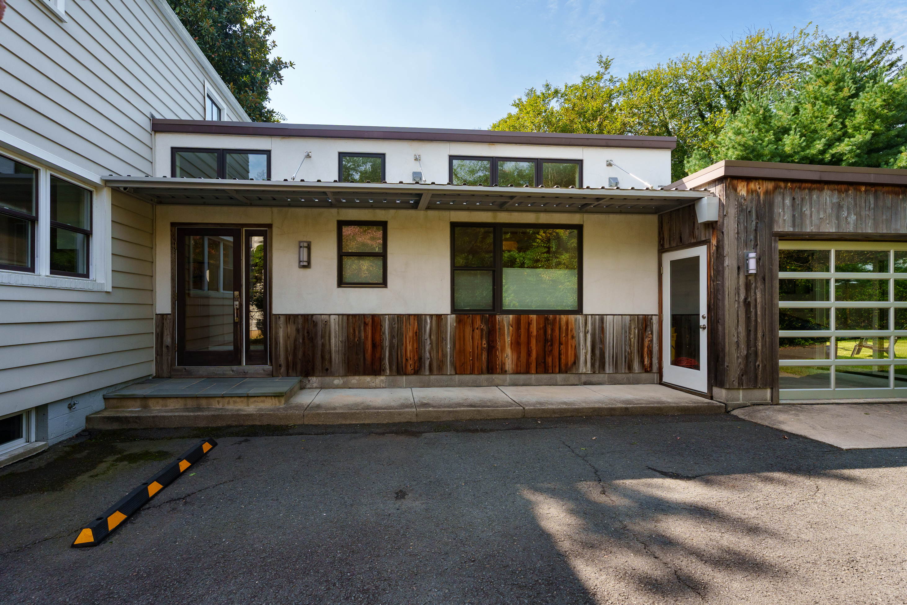  Flexible Living in a Modernized Littlebrook Home - 物件實景