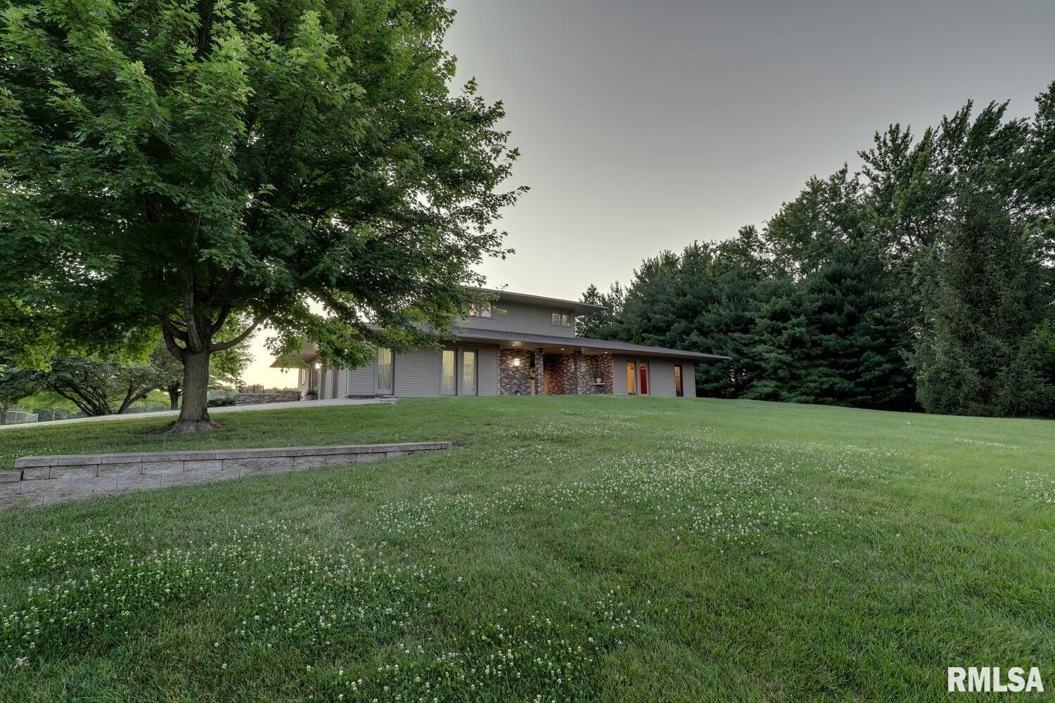 Macomb, Illinois, 61455, United States, 5 Bedrooms Bedrooms, ,5 BathroomsBathrooms,Residential,For Sale,1915760
