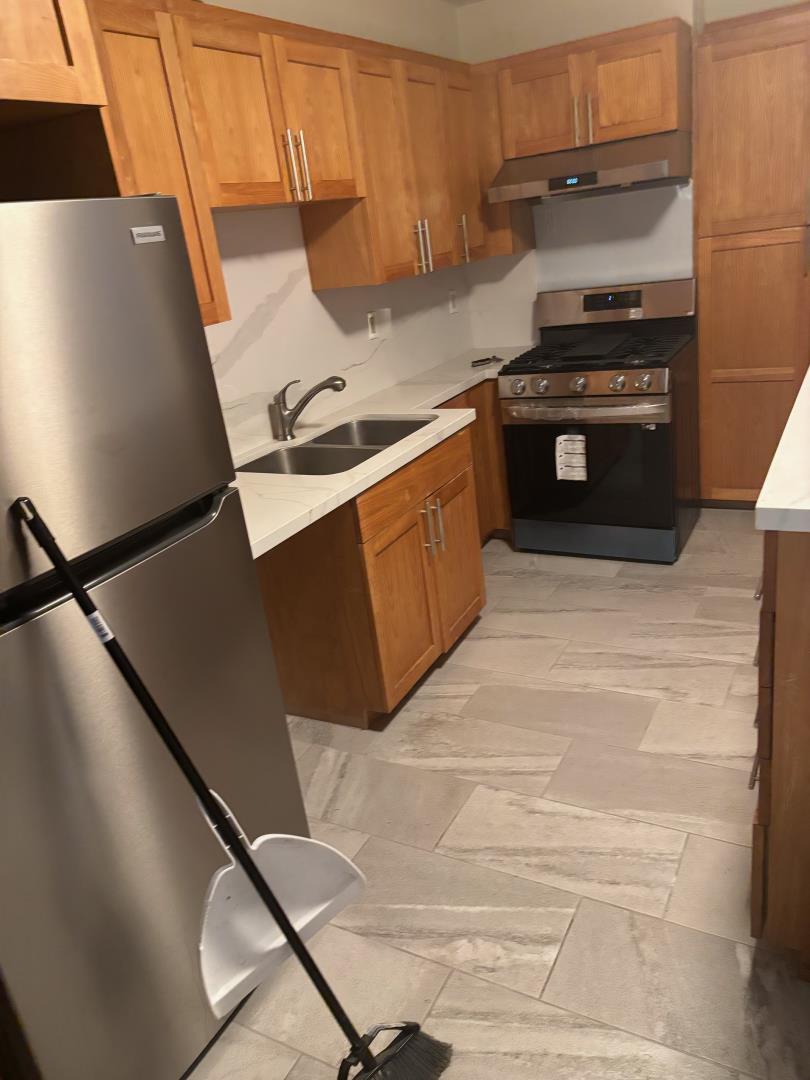 San Francisco, California, 94124, United States, ,Residential,For Sale,1987584