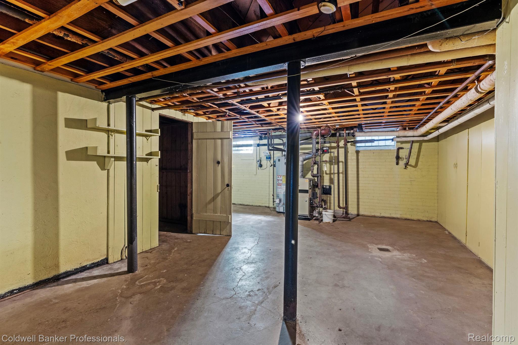 Detroit, Michigan, 48221, United States, 4 Bedrooms Bedrooms, ,5 BathroomsBathrooms,Residential,For Sale,1947184