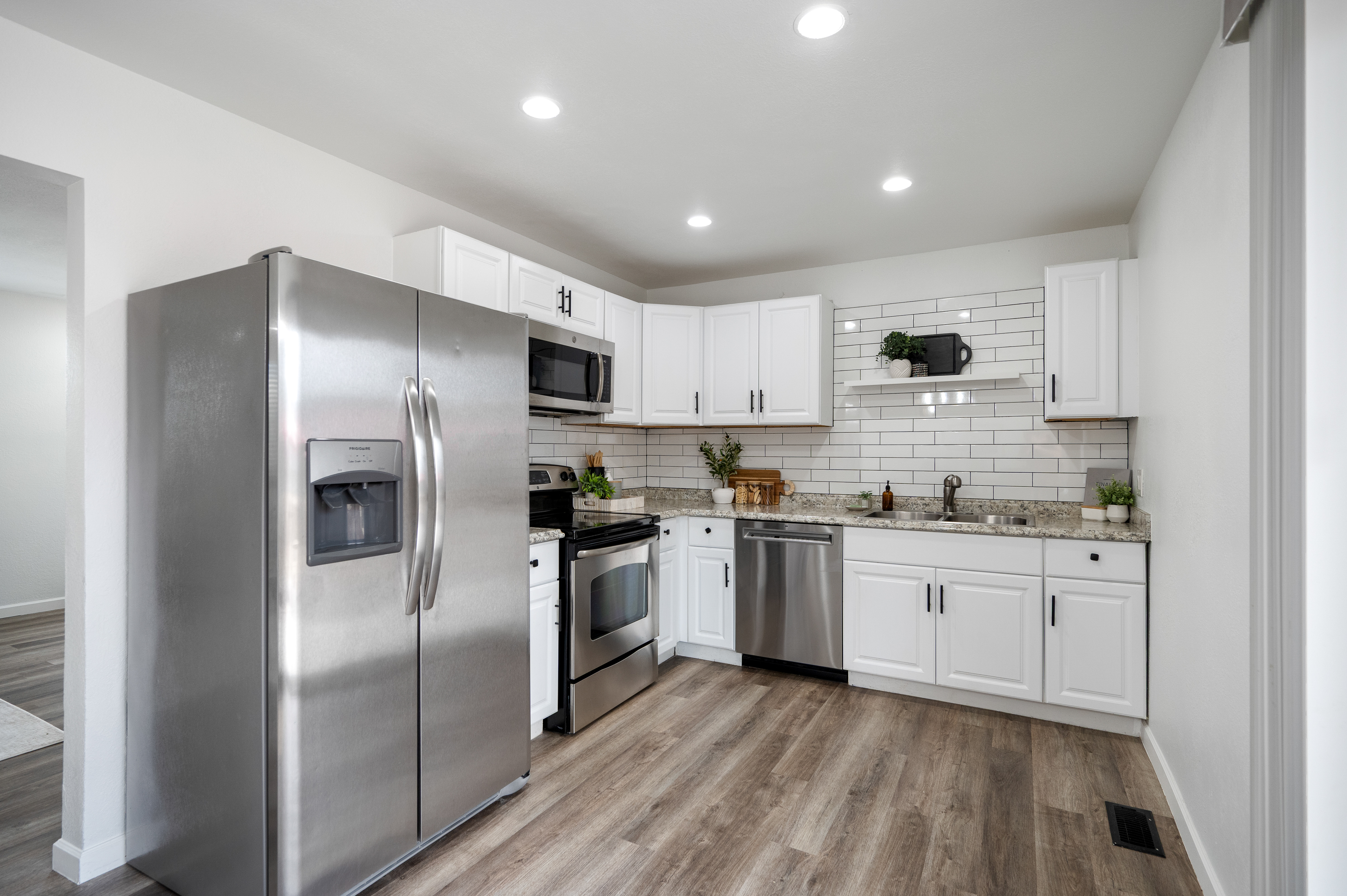  Beautifully Updated Tri-Level Home in Montbello - 物件實景