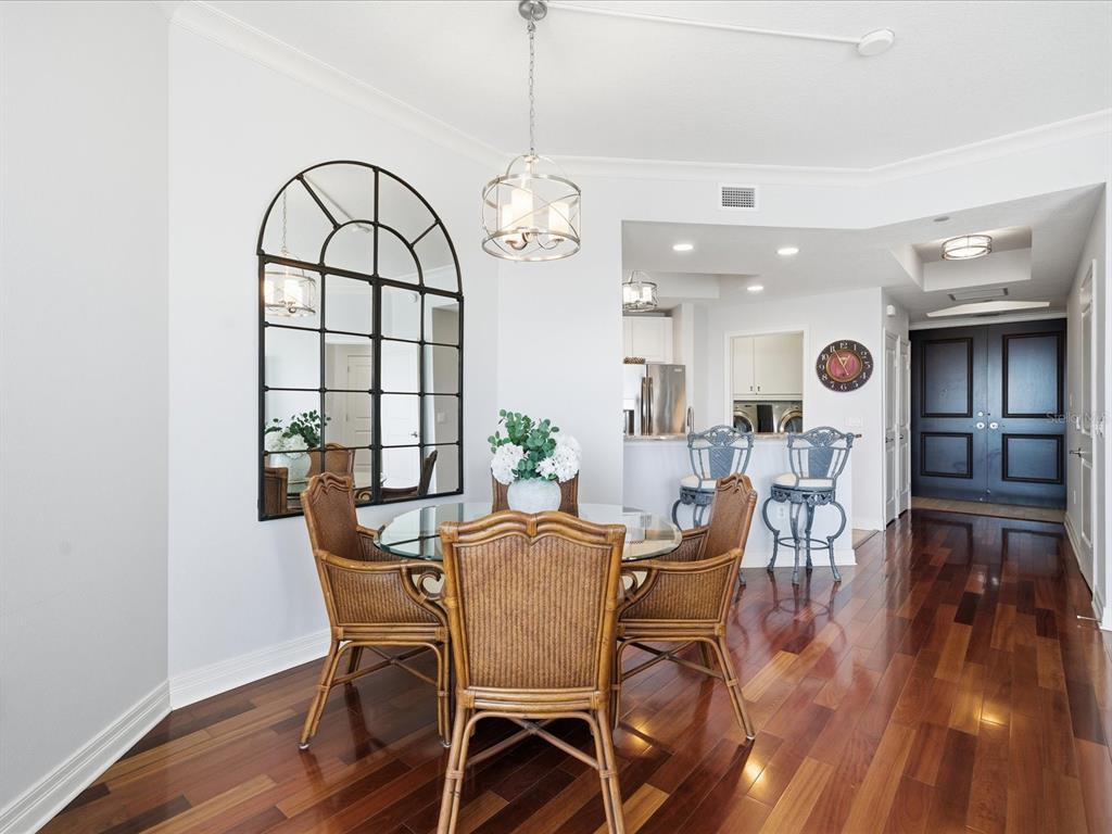 Tampa, Florida, 33602, United States, 2 Bedrooms Bedrooms, ,3 BathroomsBathrooms,Residential,For Sale,2003019