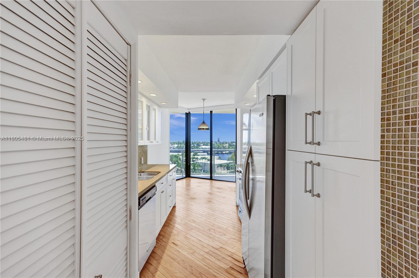 Aventura, Florida, 33180, United States, 2 Bedrooms Bedrooms, ,2 BathroomsBathrooms,Residential,For Sale,1827692