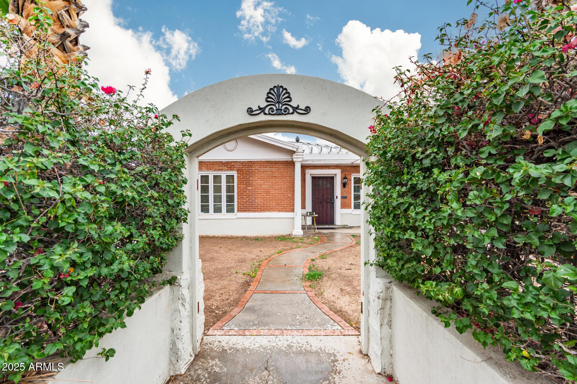 Phoenix, Arizona, 85007, United States, 4 Bedrooms Bedrooms, ,3 BathroomsBathrooms,Residential,For Sale,1980366