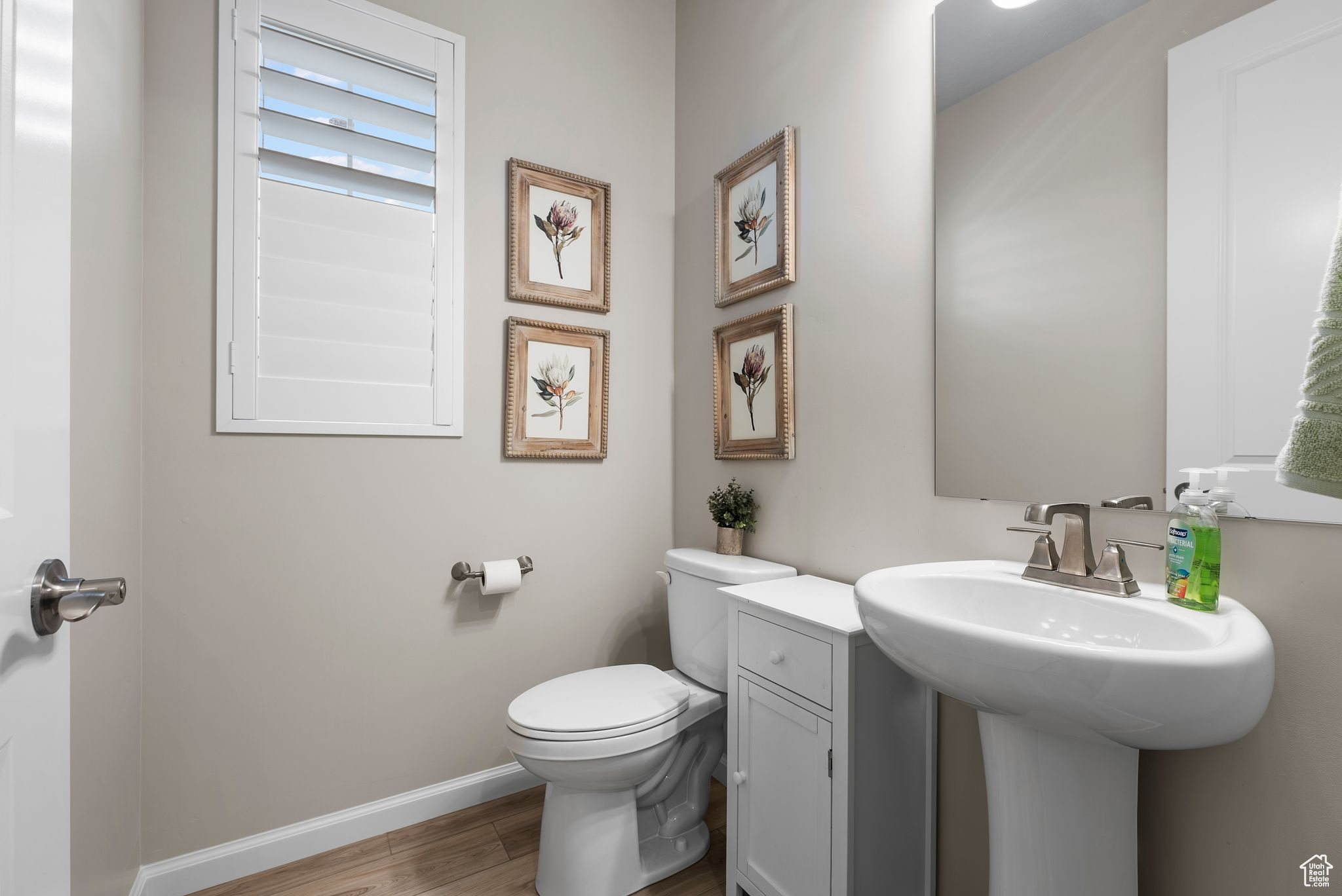 South Jordan, Utah, 84009, United States, 2 Bedrooms Bedrooms, ,3 BathroomsBathrooms,Residential,For Sale,1903673