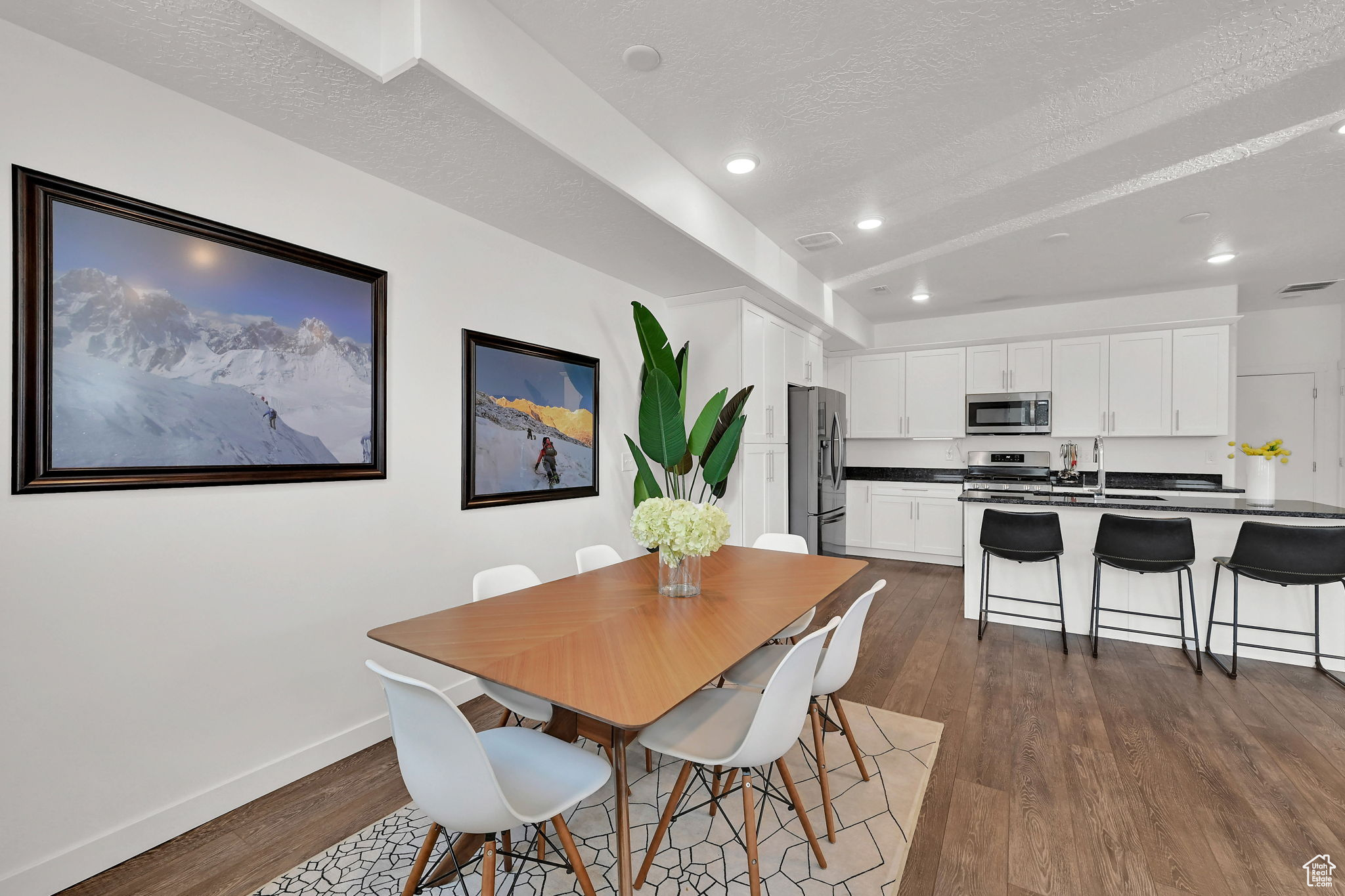 Sandy, Utah, 84070, United States, 3 Bedrooms Bedrooms, ,3 BathroomsBathrooms,Residential,For Sale,1895888