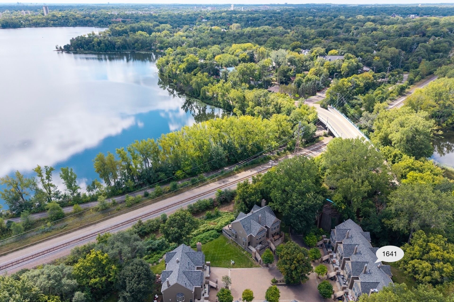  Renovated Townhome with Panoramic Views of Cedar Lake - 物件實景