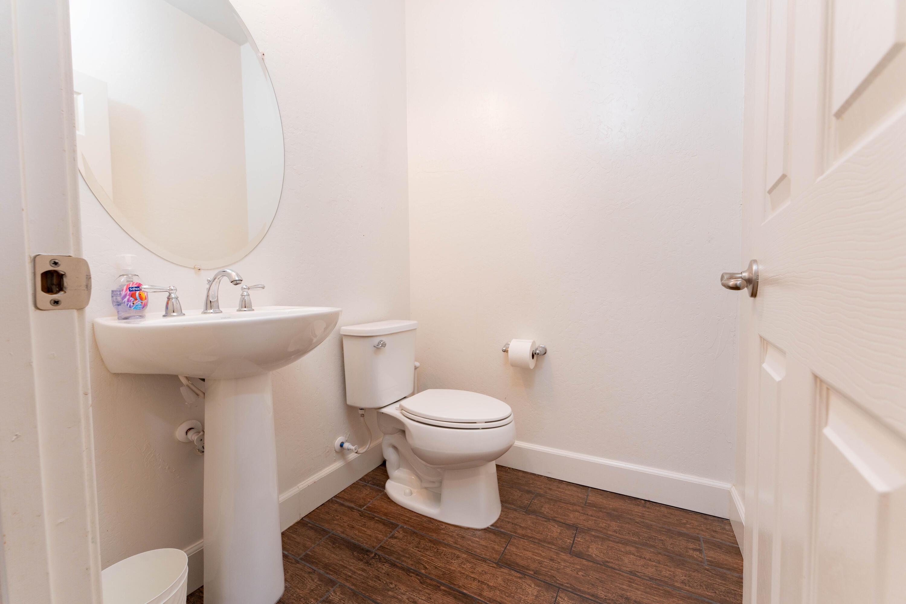 Tulare, California, 93274, United States, 4 Bedrooms Bedrooms, ,3 BathroomsBathrooms,Residential,For Sale,1975083