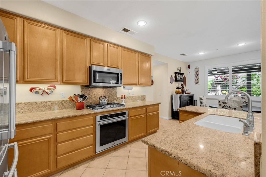 Highland, California, 92346, United States, 5 Bedrooms Bedrooms, ,4 BathroomsBathrooms,Residential,For Sale,1975200