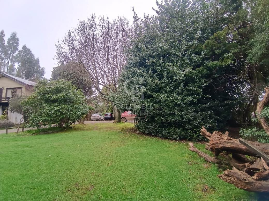 Puerto Varas, Chile, 8 Bedrooms Bedrooms, ,4 BathroomsBathrooms,Residential,For Sale,1999083