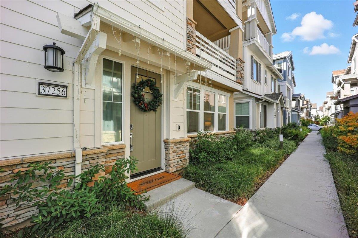 Newark, California, 94560, United States, 4 Bedrooms Bedrooms, ,4 BathroomsBathrooms,Residential,For Sale,1926207