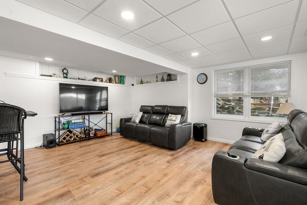 Holland, Massachusetts, 01521, United States, 3 Bedrooms Bedrooms, ,2 BathroomsBathrooms,Residential,For Sale,1864446