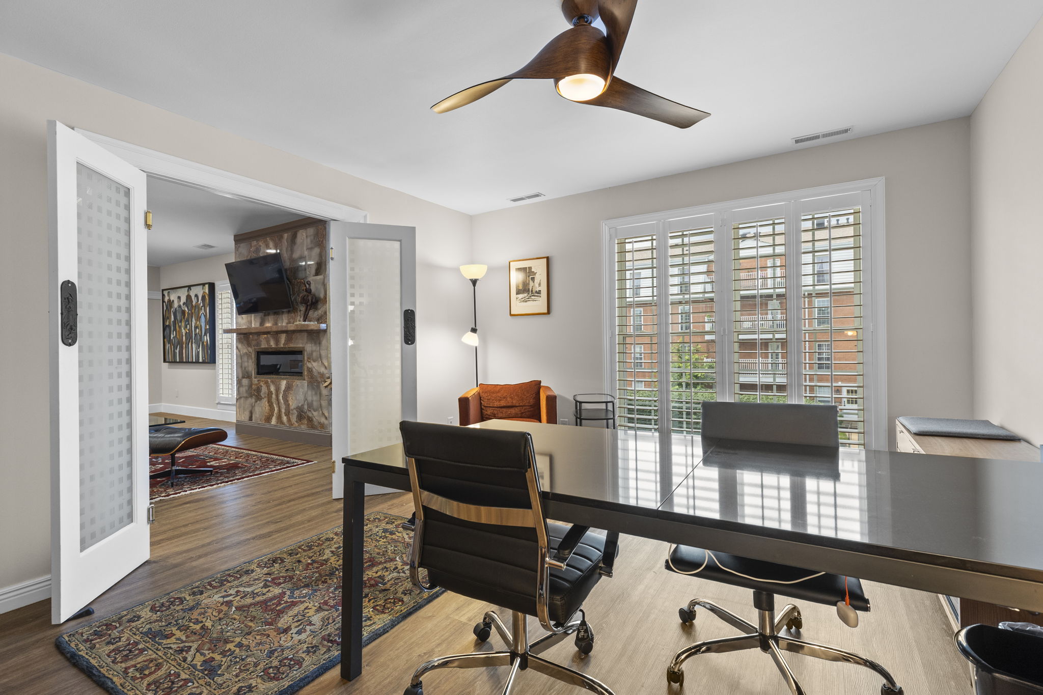  Beautifully renovated single-level condominium - 物件實景