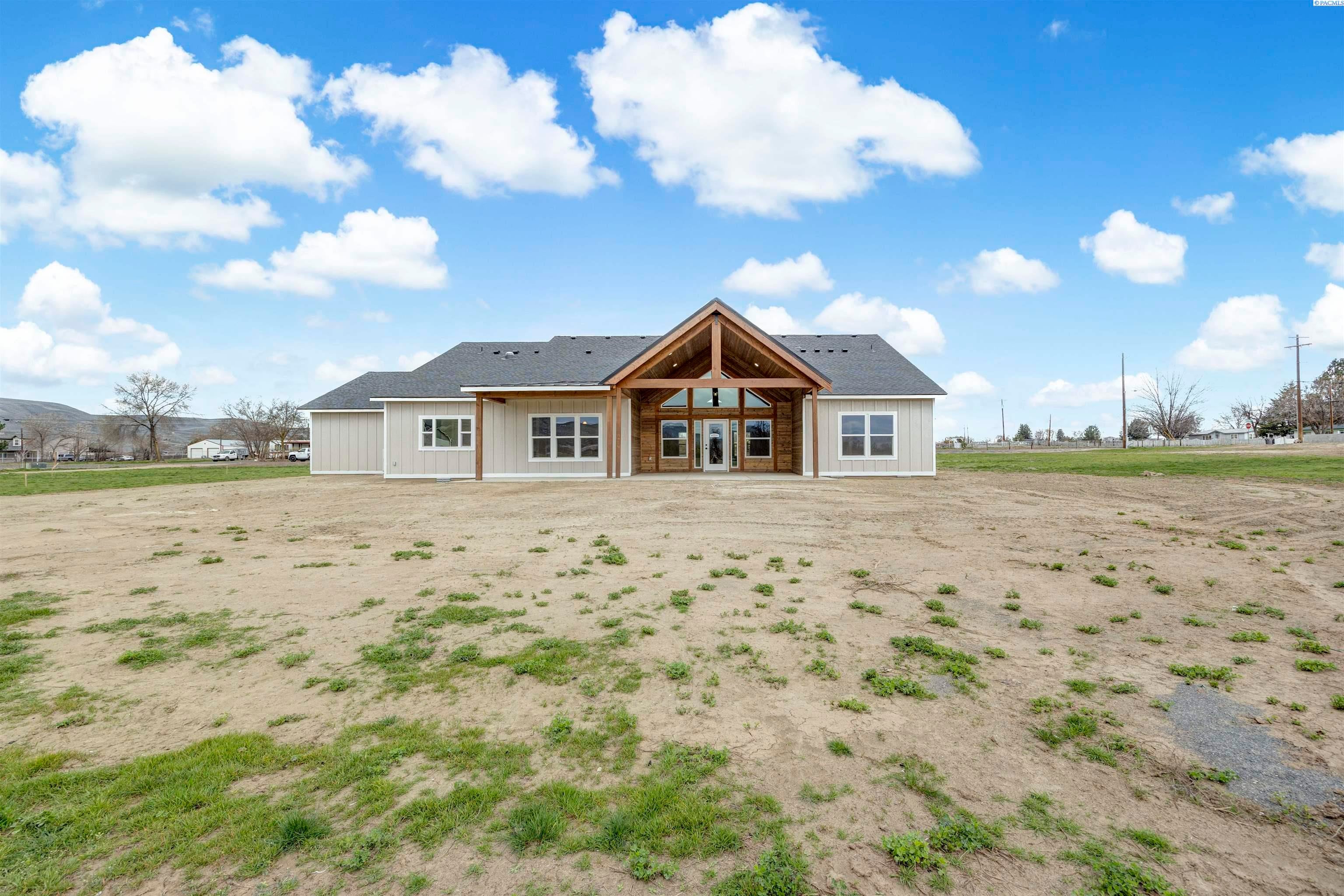 Prosser, Washington, 99350, United States, 3 Bedrooms Bedrooms, ,2 BathroomsBathrooms,Residential,For Sale,2027439