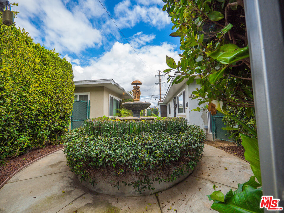 Los Angeles, California, 90066, United States, 4 Bedrooms Bedrooms, ,Residential,For Sale,1705092