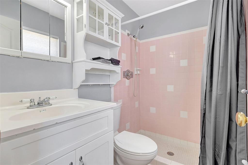 Bradenton, Florida, 34210, United States, 3 Bedrooms Bedrooms, ,3 BathroomsBathrooms,Residential,For Sale,1895487