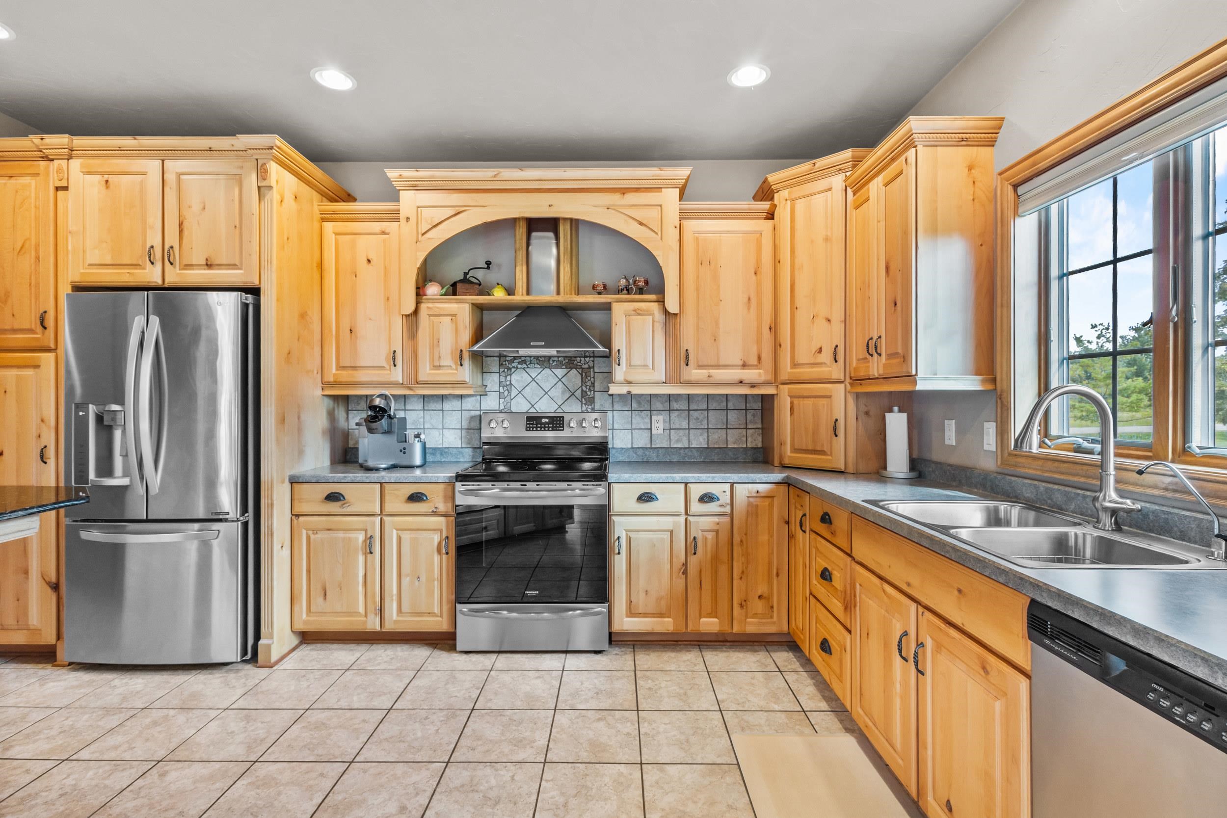 Neenah, Wisconsin, 54956, United States, 3 Bedrooms Bedrooms, ,4 BathroomsBathrooms,Residential,For Sale,1938221