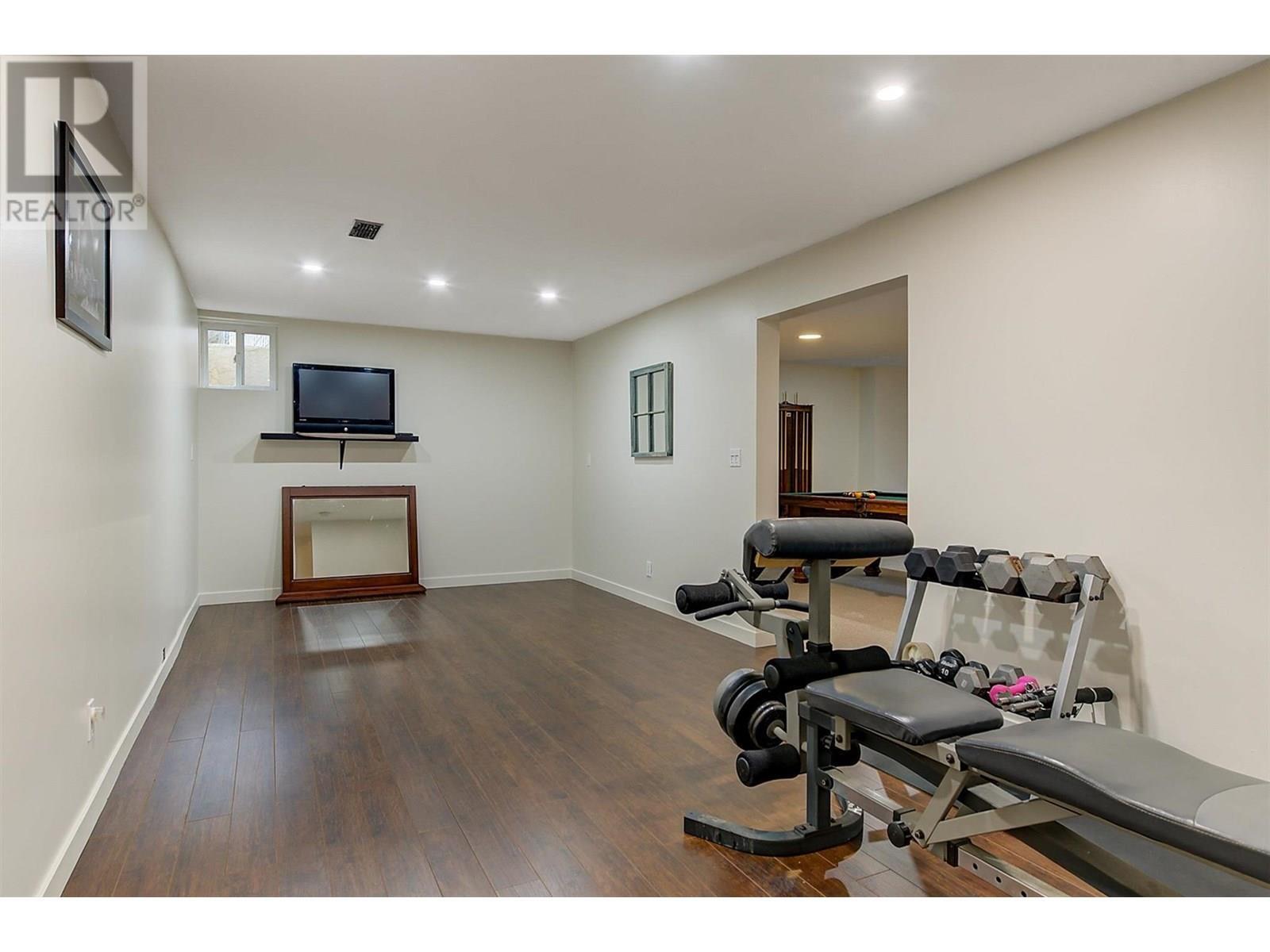 KELOWNA, British Columbia, V1V 2G6, CA, 5 Bedrooms Bedrooms, ,4 BathroomsBathrooms,Residential,For Sale,1838438