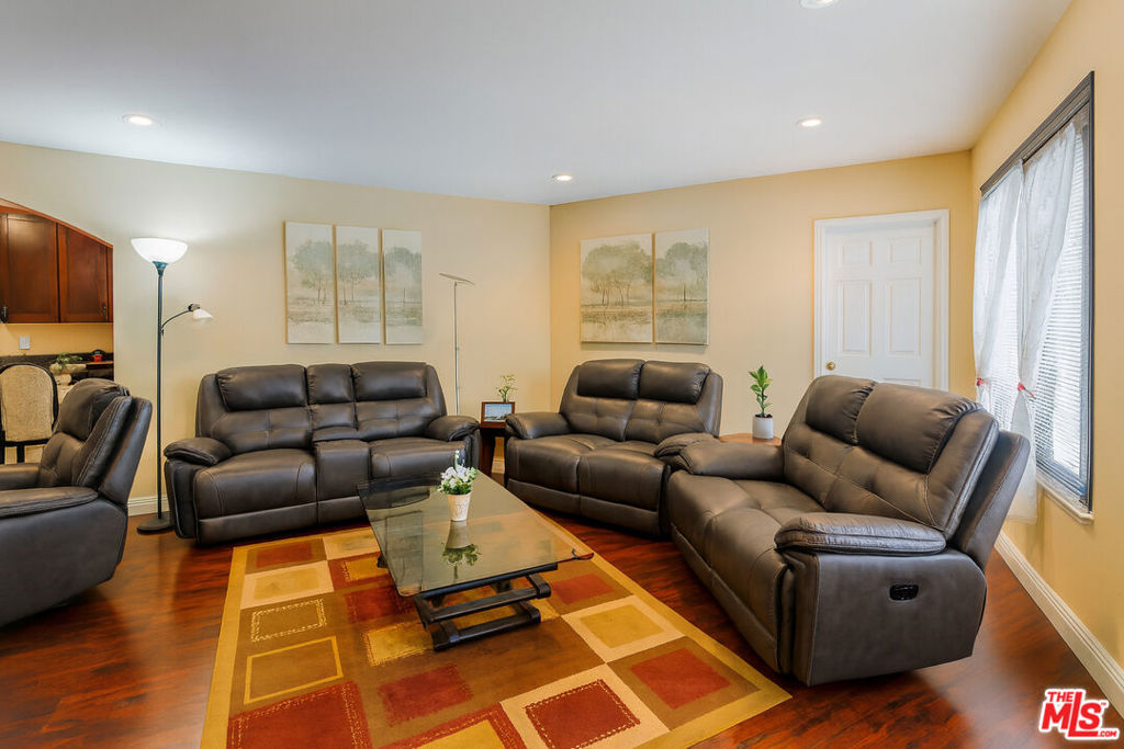 Winnetka, California, 91306, United States, 4 Bedrooms Bedrooms, ,2 BathroomsBathrooms,Residential,For Sale,1920413