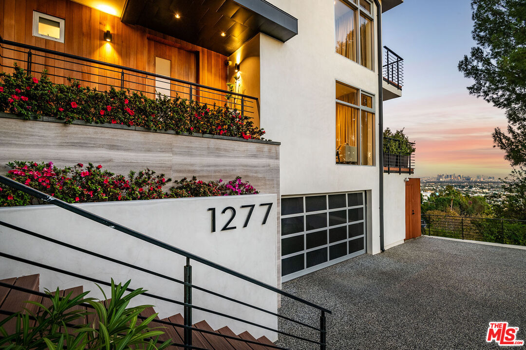 Los Angeles, California, 90069, United States, 4 Bedrooms Bedrooms, ,5 BathroomsBathrooms,Residential,For Sale,1759770